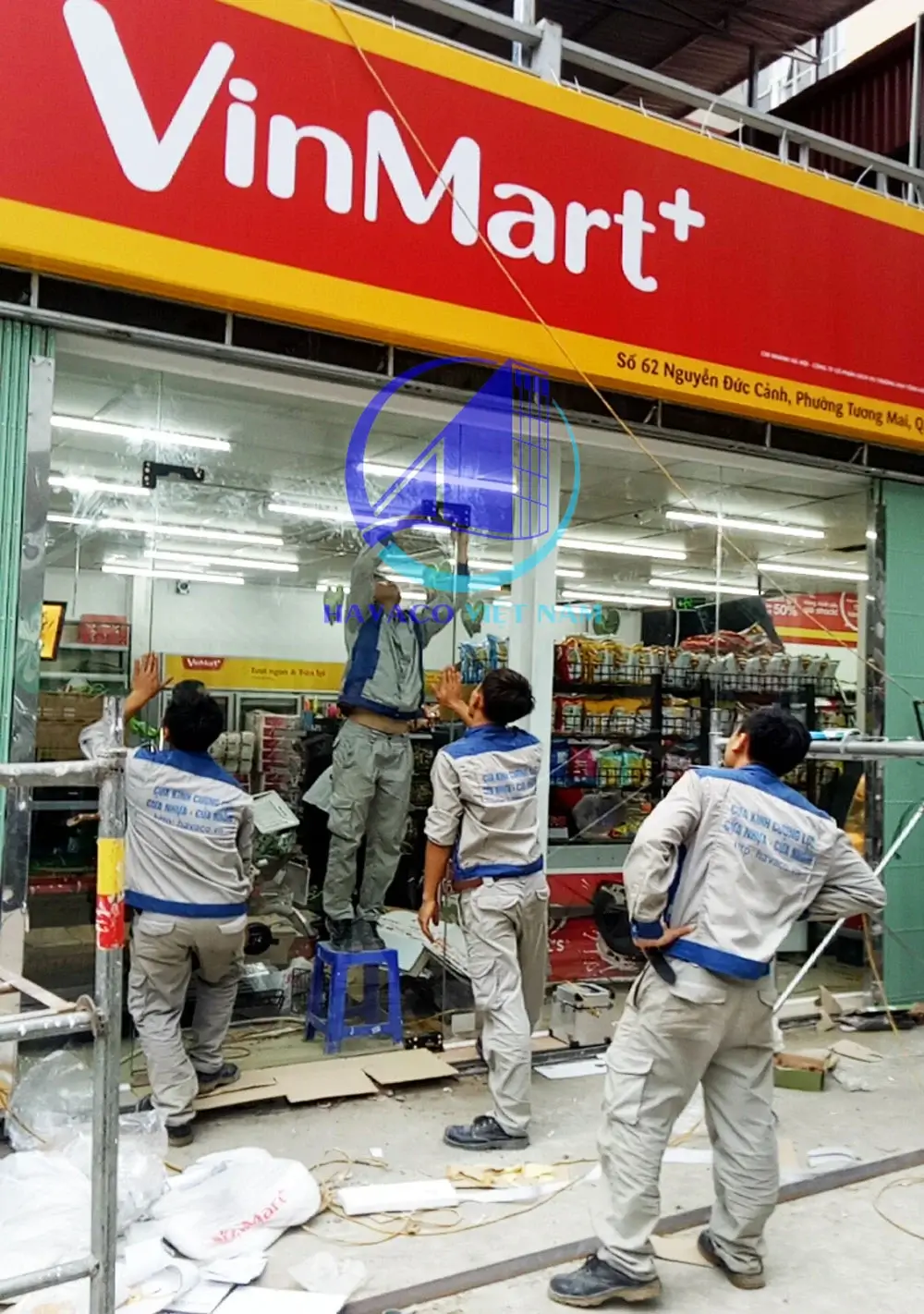 lắp đặt cửa kính winmart